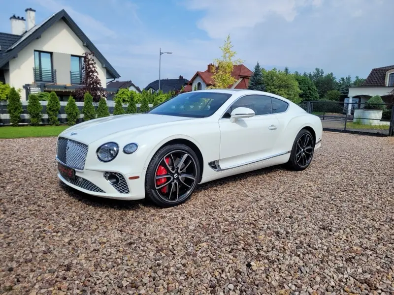 Biały Bentley Continental GT po detailingu