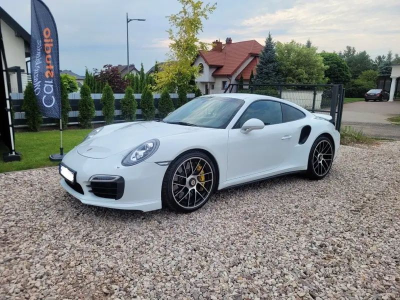 Białe Porsche 911 Turbo po detailingu