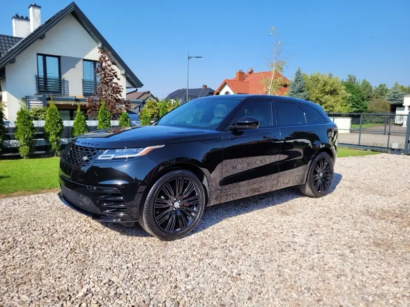 Czarny Range Rover Velar po detailingu